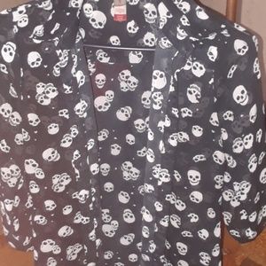 Nice light skater blouse with skulls.